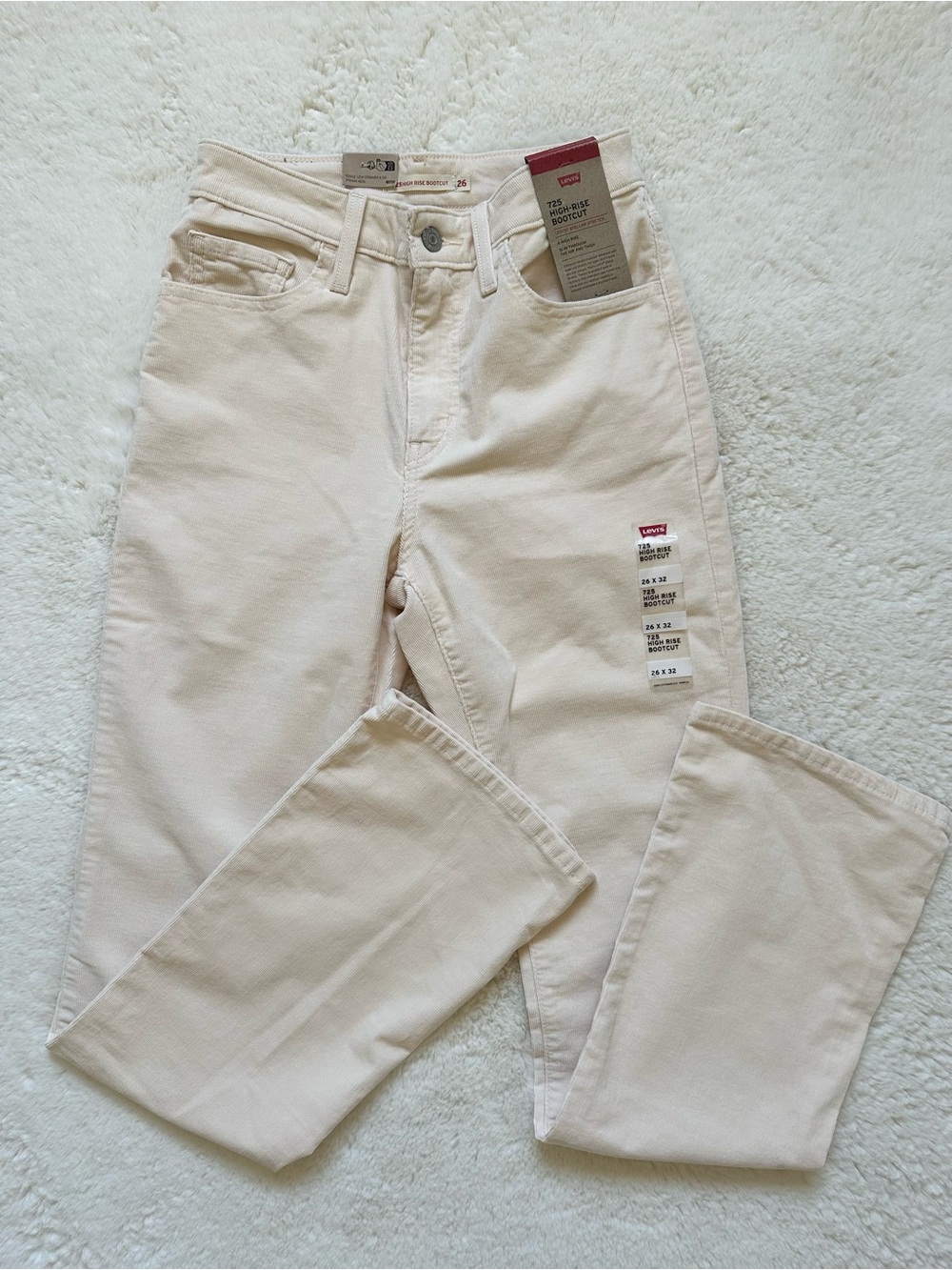 Levi's 725 High-Rise Bootcut Corduroy Women’s Jeans 26 x 32 Cream NWT
